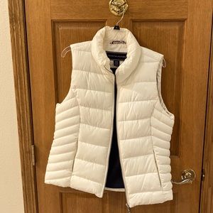 Tommy hilfilger puffer vest.  Like new.